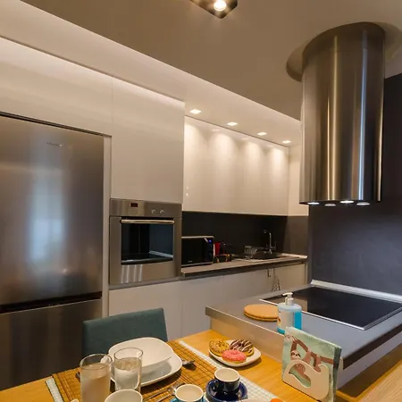 Above & Beyond Center Luxury Redefined Apartman *