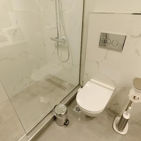 Above & Beyond Center Luxury Redefined Apartman Vólosz