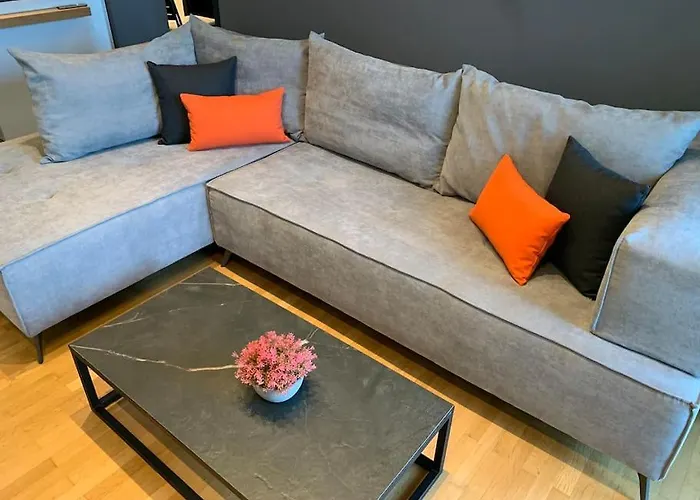 Above & Beyond Center Luxury Redefined Apartment *