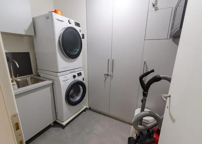 Above & Beyond Center Luxury Redefined Apartment *