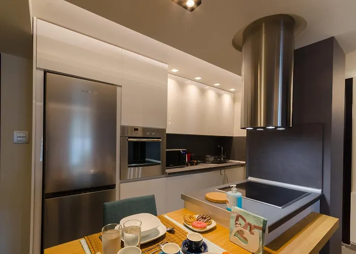 Above & Beyond Center Luxury Redefined Apartment *