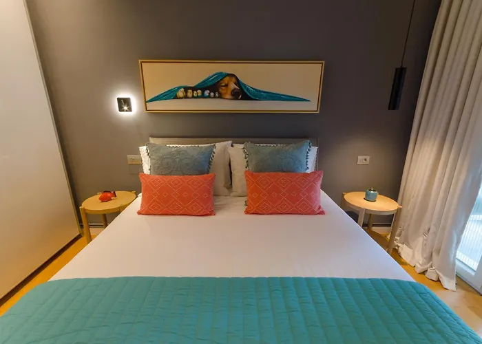 Above & Beyond Center Luxury Redefined Apartment *