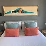 Above & Beyond Center Luxury Redefined Apartament *