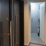 Above & Beyond Center Luxury Redefined Apartament