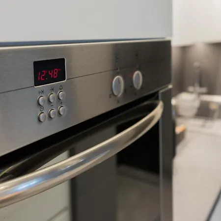 Above & Beyond Center Luxury Redefined 公寓