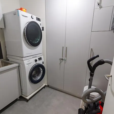 Above & Beyond Center Luxury Redefined 公寓 *