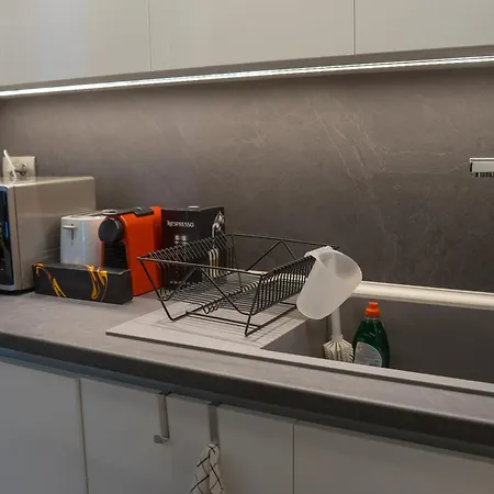 Above & Beyond Center Luxury Redefined 公寓