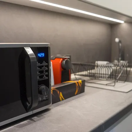 Above & Beyond Center Luxury Redefined 公寓